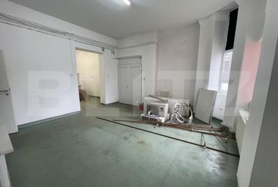 Spațiu comercial, de 313 mp, în Central - 4