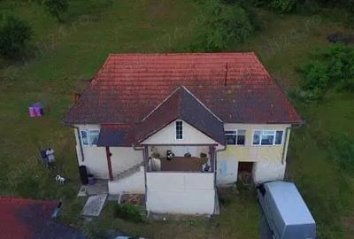 Casa + teren de vanzare