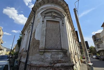 Casă individuală cu 17 camere cu Teren 566 Mp în P-ța Unirii - 1