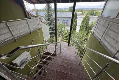 Apartament cu 5 camere decomandat în Central - 1