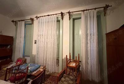 Casă cu 6 camere cu Teren 5000 Mp în Nerău - 2