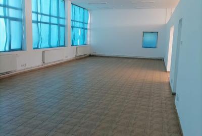 Spațiu comercial, de 465 mp, în Central - 8