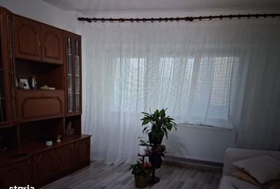 Garsonieră decomandată în Tei - 8