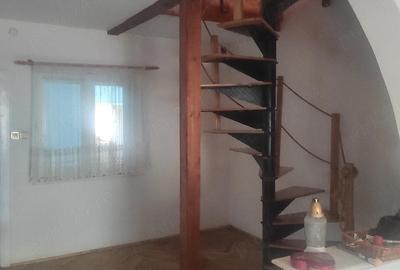 Casă cu 3 camere cu Teren 600 Mp în Central - 2
