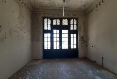 Casa in stil brancovenesc si teren 1750 mp in zona Piata Romana - 2