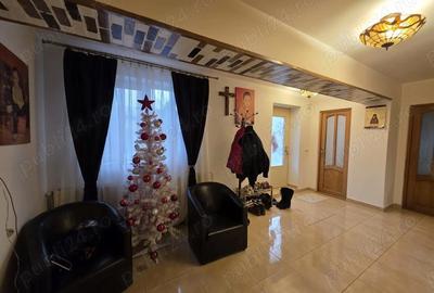 Casă cu Teren 700 Mp în Central - 1