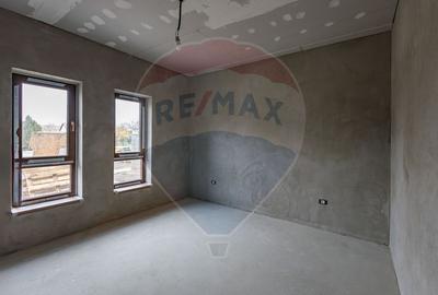 Duplex cu 3 camere cu Teren 325 Mp în Sânmihaiu Român - 3