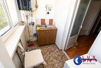 Apartament cu 2 camere decomandat în C5 - 9