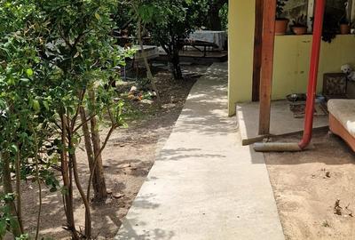 Casă cu 3 camere cu Teren 1000 Mp în Nuci - 5