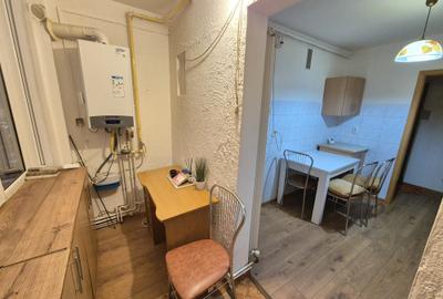 Vanzare apartament 2 camere decomandat etaj intermediar  Str.Carpatilor - 15