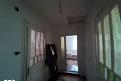 Casă cu 4 camere în Fetești - 3