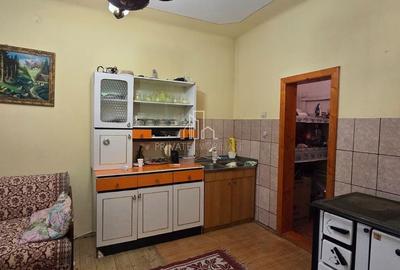 Casă cu 4 camere cu Canalizare în Central - 2