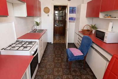 Apartament cu 3 camere semidecomandat în Dorobanți