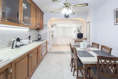 Vanzare apartament 3 camere – Ultracentral, Bloc Scala, Bd. Magheru - 19