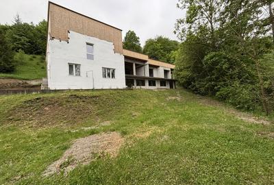 Casă cu 4 camere în Central - 1