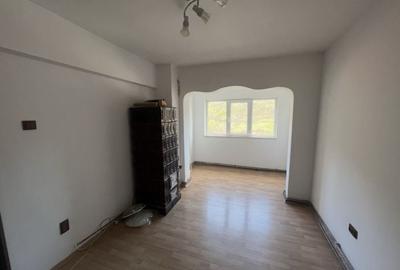 Apartament cu 2 camere decomandat în Topleț - 1
