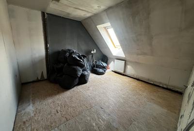 Casă cu 4 camere cu Canalizare în Florești - 2