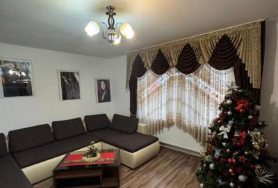 Casa 3 camere, curte generoasa, terase, parcare zona O - 24