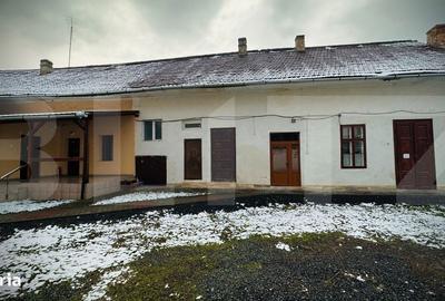 Casă cu 10 camere cu Teren 760 Mp în Central - 11