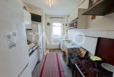 Apartament cu 3 camere balcon si pivnita de vanzare strada Biruintei Apartament cu 3 camere balcon si pivnita de vanzare strada Biruintei - 5