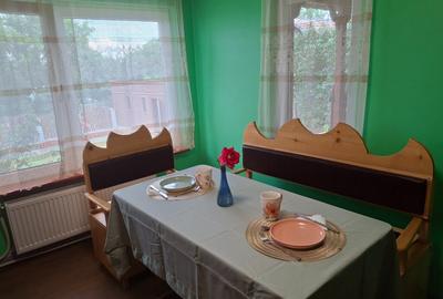 Casa, teren ?i anexe. In Boto?ani, Un?eni, Burle?ti - 2