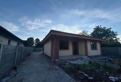 Casă cu 3 camere cu Teren 500 Mp în Sânmihaiu Român - 2