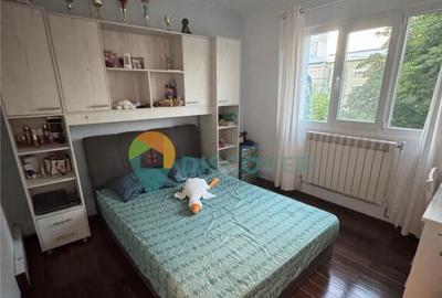 Zona URA , 2 camere decomandate , renovat , 62.000 Euro , et - 2