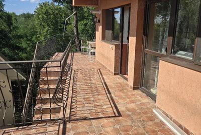 Casă cu 4 camere în Romanești - 1