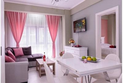Apartament cu 2 camere semidecomandat, mobilat în Central