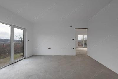 Casă cu Teren 1553 Mp în Silagiu - 9