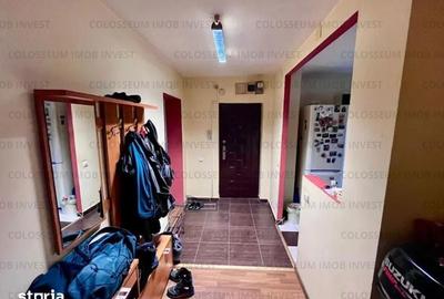 Apartament cu 3 camere decomandat în Tractorul - 7