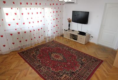 3 camere, clima, bloc anvelopat, Str. Cosminului - Girocului. - 16