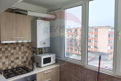 Apartament cu 3 camere decomandat în 1 Mai - 12