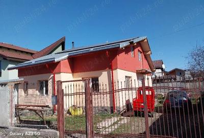 Casă cu 3 camere cu Teren 390 Mp în Central - 1