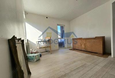 Apartament cu 4 camere semidecomandat în Central