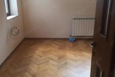 Casă cu 4 camere cu Teren 300 Mp în Central - 8