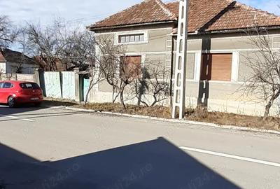 Casă cu 2 camere cu Teren 1500 Mp în Căpâlna - 4
