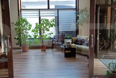 Spațiu comercial, de 93 mp, în Unirea - 3