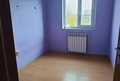 Apartament cu 4 camere semidecomandat în Hipodrom