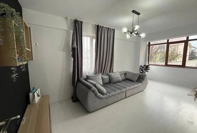 Apartament cu 3 camere decomandat în Poarta 6