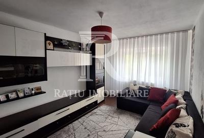 Apartament cu 3 camere decomandat în Decebal