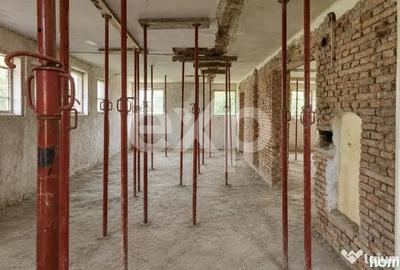 Casă cu 7 camere cu Teren 1048 Mp în Central