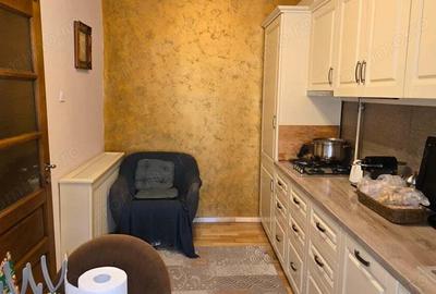 Vand apartament 4 camere dec. in Deva, ultracentrala (la 2 minute de Primarie), etaj 1, mobilat - 4