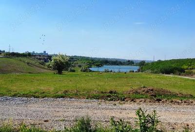 Teren de 873 mp, în Vânători