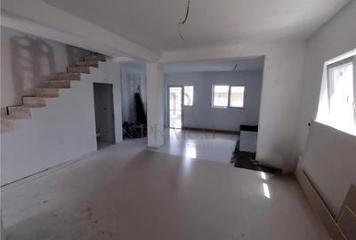 Duplex cu 4 camere cu Canalizare în Moșnița Nouă - 2
