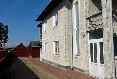 Casă cu 6 camere cu Teren 932 Mp în Fălticeni - 1