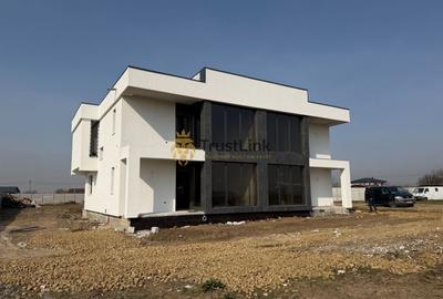 Duplex cu 4 camere cu Canalizare în 1 Decembrie - 1