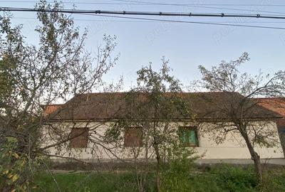 Casă cu 4 camere cu Teren 455 Mp în Central - 2