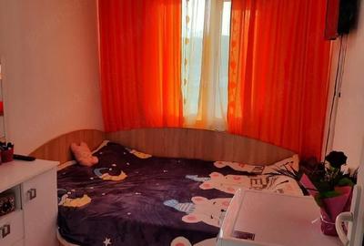 Apartament cu 3 camere semidecomandat în Tineretului - 3