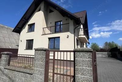 Casă cu 5 camere cu Teren 450 Mp în Rădăuți - 1